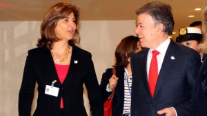 El mandatario anunció hoy que la ministra María Ángela Holguín, junto con el empresario Gonzalo Restrepo, viajarán a La Habana para participar en las negociaciones de paz con la guerrilla