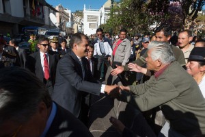 ACT PRESIDENTE  CORREA EN ACTO DE OFRENDAS FLORALES A LOS HEROES DEL 10 DE AGOSTO / FOTO JOHN GUEVARA OFRENDA FLORAL
