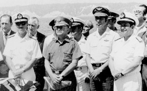 En el centro aparece el general Guillermo Rodríguez Lara; a la izquierda de él, el almirante Alfredo Poveda, su ministro de Gobierno y quien posteriormente lo sucediera en la Junta Militar. Foto: Archivo