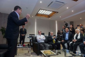 ACT PRESIDENTE CORREA SALUDA A HEORES CUBANOS / FOTO JOHN GUEVARA PRESIDENTE HEROES CUBANOS