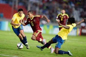 Venezuela's Romulo Otero (C) vies with Ecuador's Christian Noboa (L)