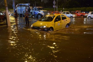 GYE FOTOS DEL AGUASERO QUE SE INNUNDO LA MARTHA DE ROLDO FOTOS EDUARDO ESCOBAR EL TELEGRAFO 19-2016-01--EE-GYE