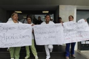 “¡No al despido intempestivo!”, gritaron por megáfono.