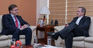 Todd Chapman, presento cartas credenciales al Canciller Patiño