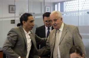 El fiscal galo Chiriboga, con el Presidente de la Comisión de Régimen económica, Virgilio Hernández