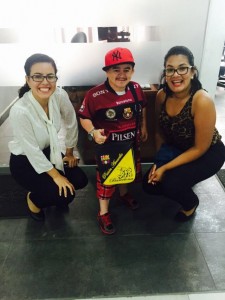 En la gráfica también aparece el actor Vicente Romero, de la serie tres familias