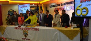 La Gobernadora de Tungurahua junto a las autoridades de Cooperativa Baños