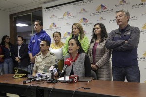 En la gráfica la titular de la Asamblea y un grupo de colegas de AP